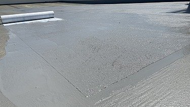 Foto von Abdichtungsarbeiten auf dem Parkdeck