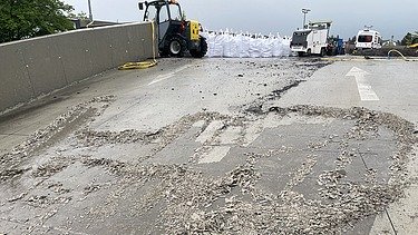 Foto von Entschichtungsarbeiten an der Rampe