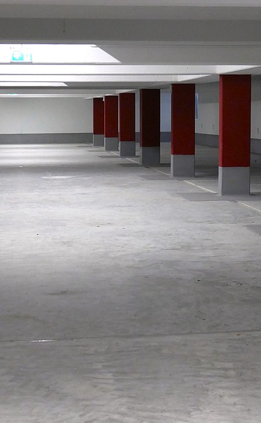 Foto von einer beschichteten Tiefgarage