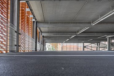 Spezialbeschichtung Parkhaus Foto von einer beschichteten Parkhausebene