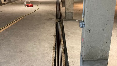 Foto von Einbau Entwässerungssystem in der Tiefgarage Rinne