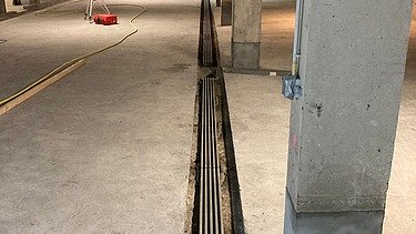 Foto von Einbau Entwässerungssystem in der Tiefgarage Rinne