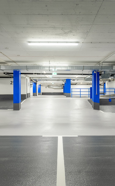 Foto von einer Beschichteten Tiefgarage in blau grau