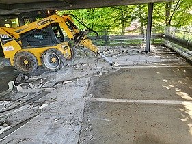 Foto vom Abtrag der Beschichtung Strippen