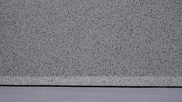 Foto von einer fertigen Balkonbeschichtung mit Acrylat Chipseinstreeung