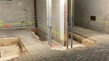 Foto von Höchstdruckwasserstrahlarbeiten an den aufgehenden Bauteilen Wänden