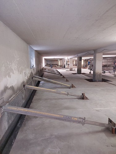 Foto von einer Schrägabstützung Tiefgarage
