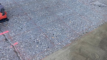 Foto von einer gefrästen Betonfläche