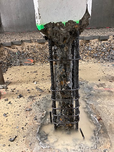 Foto von Höchstdruckwasserstrahlen Betonstütze