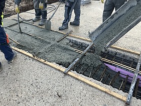 Foto von Betoneinbau auf dem Parkdeck bewehrte Fuge