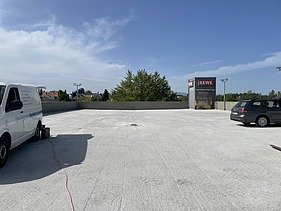 Foto von einen entschichteten Parkddeck