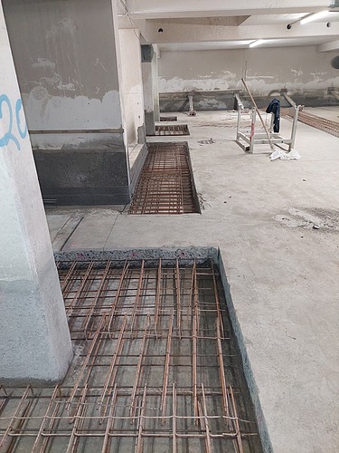 Foto von Bewehrungsarbeiten an der Bodenplatte