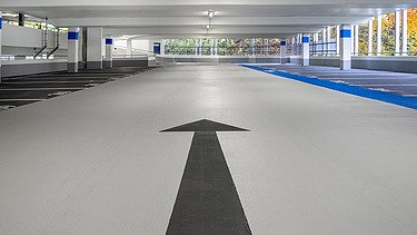 Foto von einer beschichteten Parkhausebene