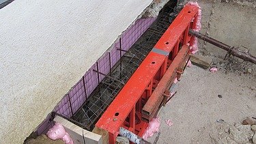 Foto von einer Schalung und Bewehrung eines Fundaments