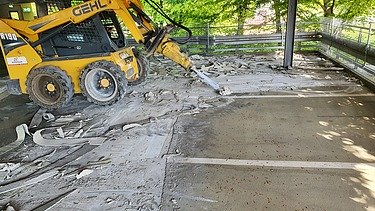 Foto vom Abtrag der Beschichtung Strippen