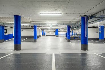 Foto von einer Beschichteten Tiefgarage in blau grau