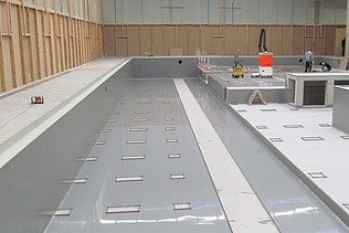 Foto von einem Hallenabschnitt und glänzender Beschichtung