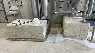 Foto von entschichteten Betonbodenflächen